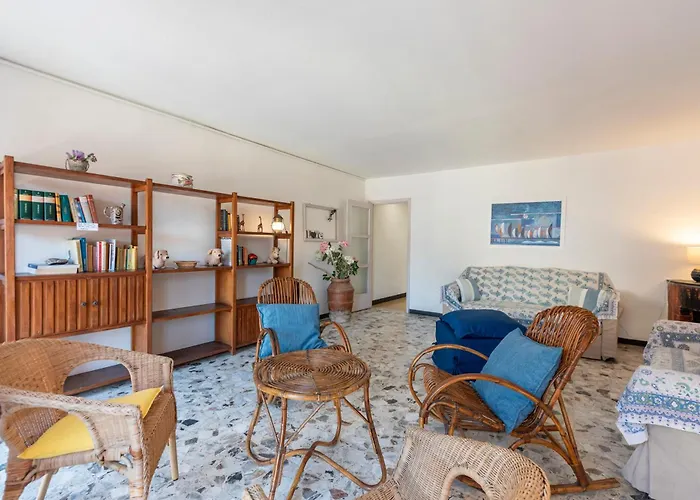 Charming Flat In - Happy